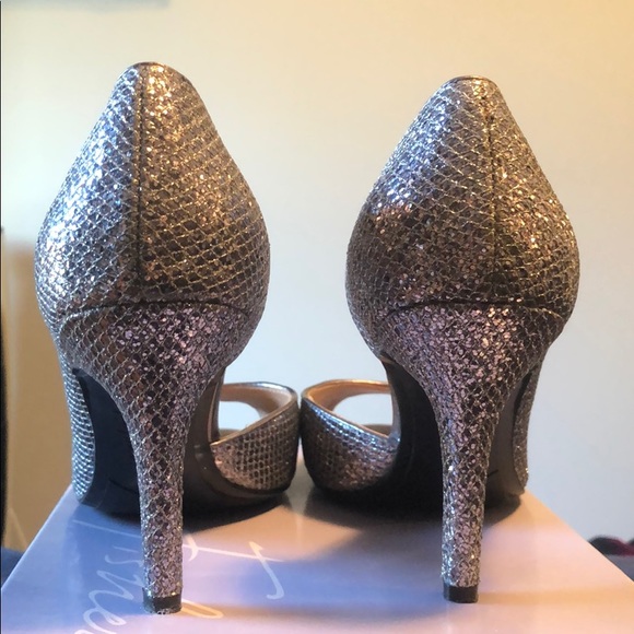 Shiny peep toe heel by Marc Fisher - Picture 5 of 11